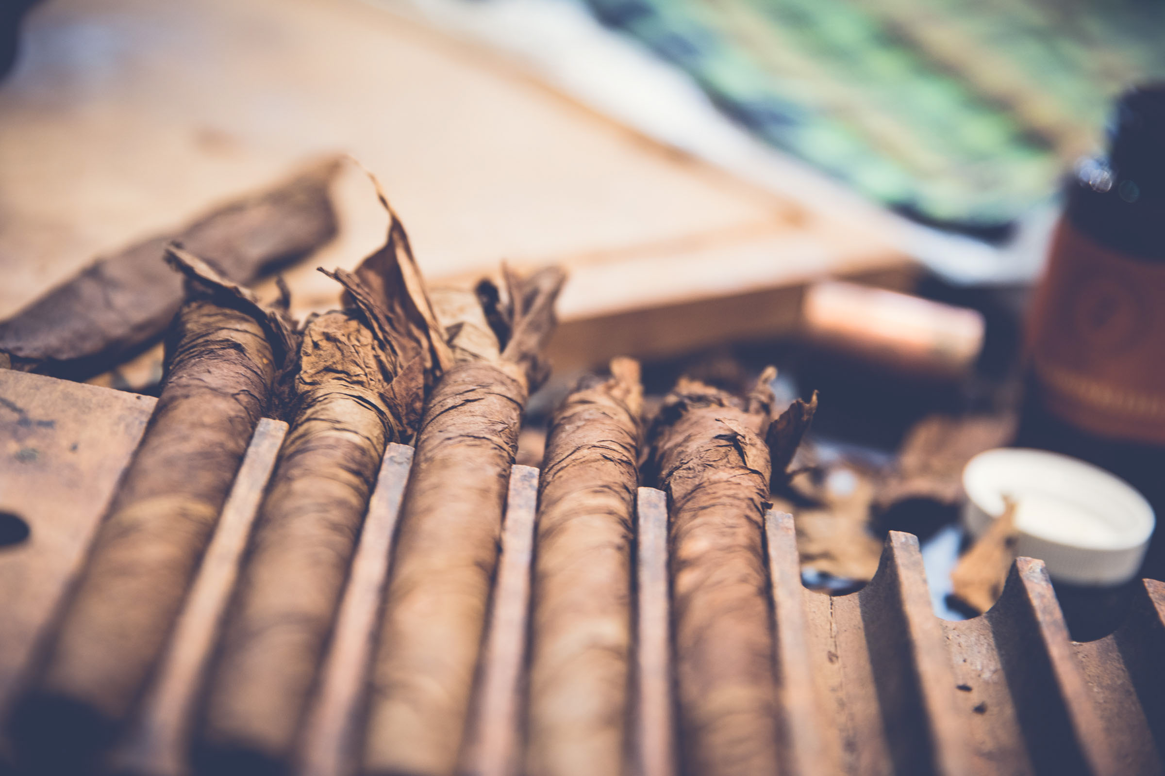 Zigarrendreher | Zigarren | Drehen | Zigarrenroller | Zigarrenrollerin | Zigarrendreherin | Mieten | Anfragen | Trocadero | Handgemacht | Zigarren | Shop | Geschenk | kaufen | Robusto | Corona | Torpedo | Banderole | Tabak