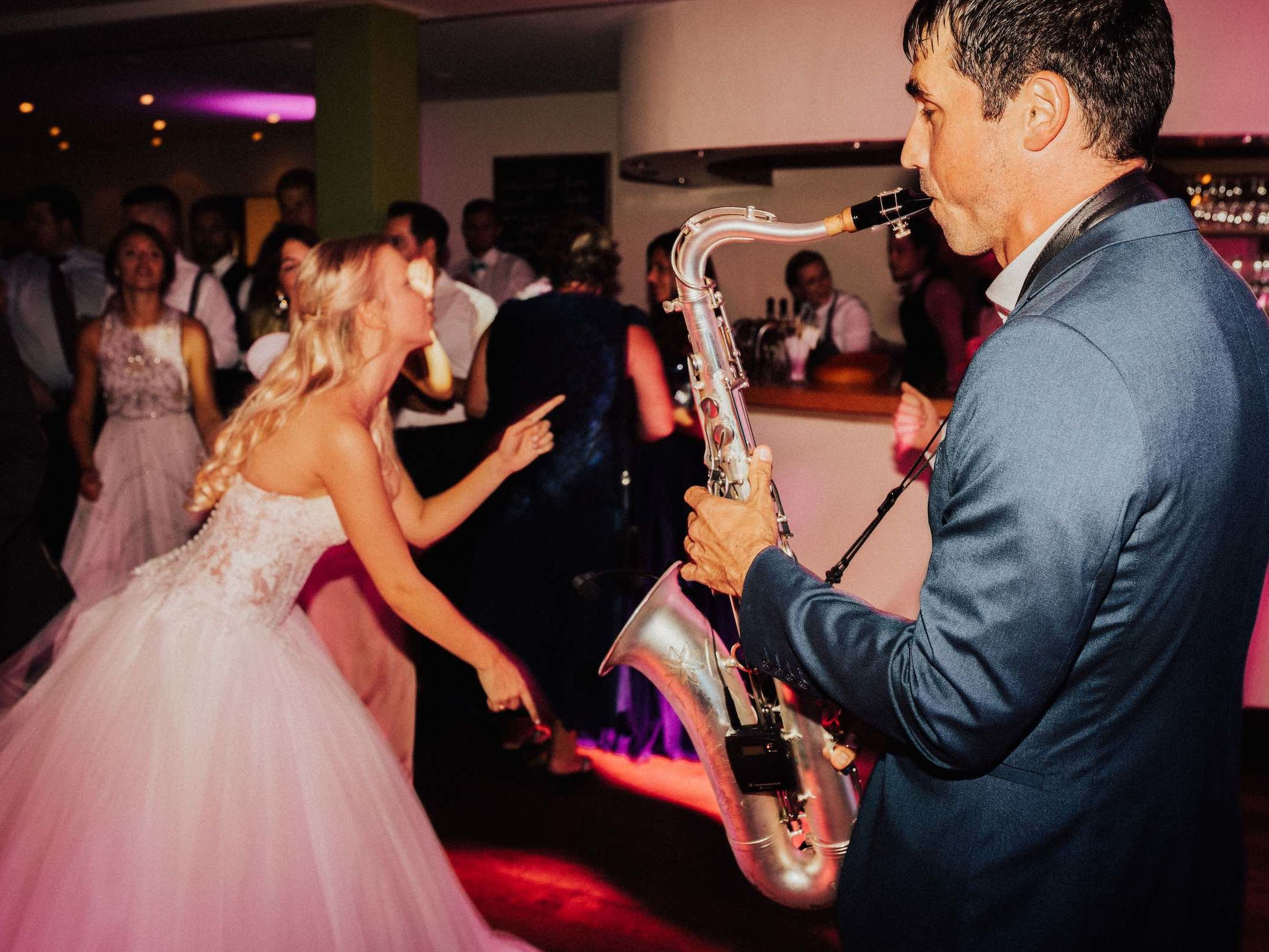 Saxophonist | Hannover | Buchen | DJ | Combo | Hochzeit | Empfang | Dinner | Livemusik | Musiker | Künstler | Party | Swing | House | 90er | Electro | Lounge | Saxophon | Messe | Firmenfeier | Charity | Party