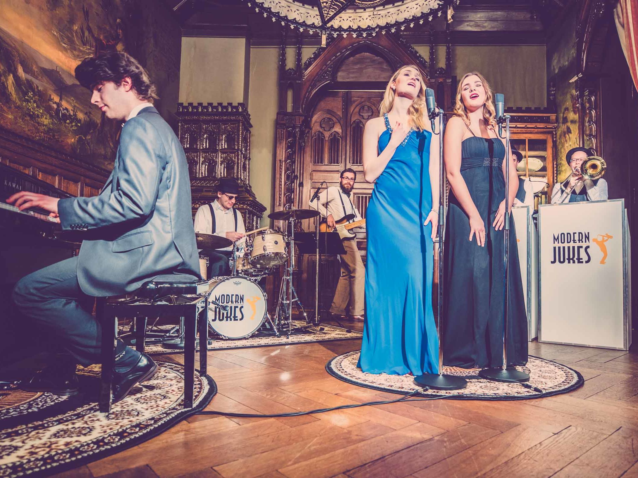 Band | Liveband | Partyband | Jazzband | Hannover | Swingband | Loungemusik | Walking | Act | Brassband | Popband | Jazz | Sänger | Sängerin | Hochzeit | Messe | Firmenfeier | Charity | Gala | Buchen | Mieten | Anfragen