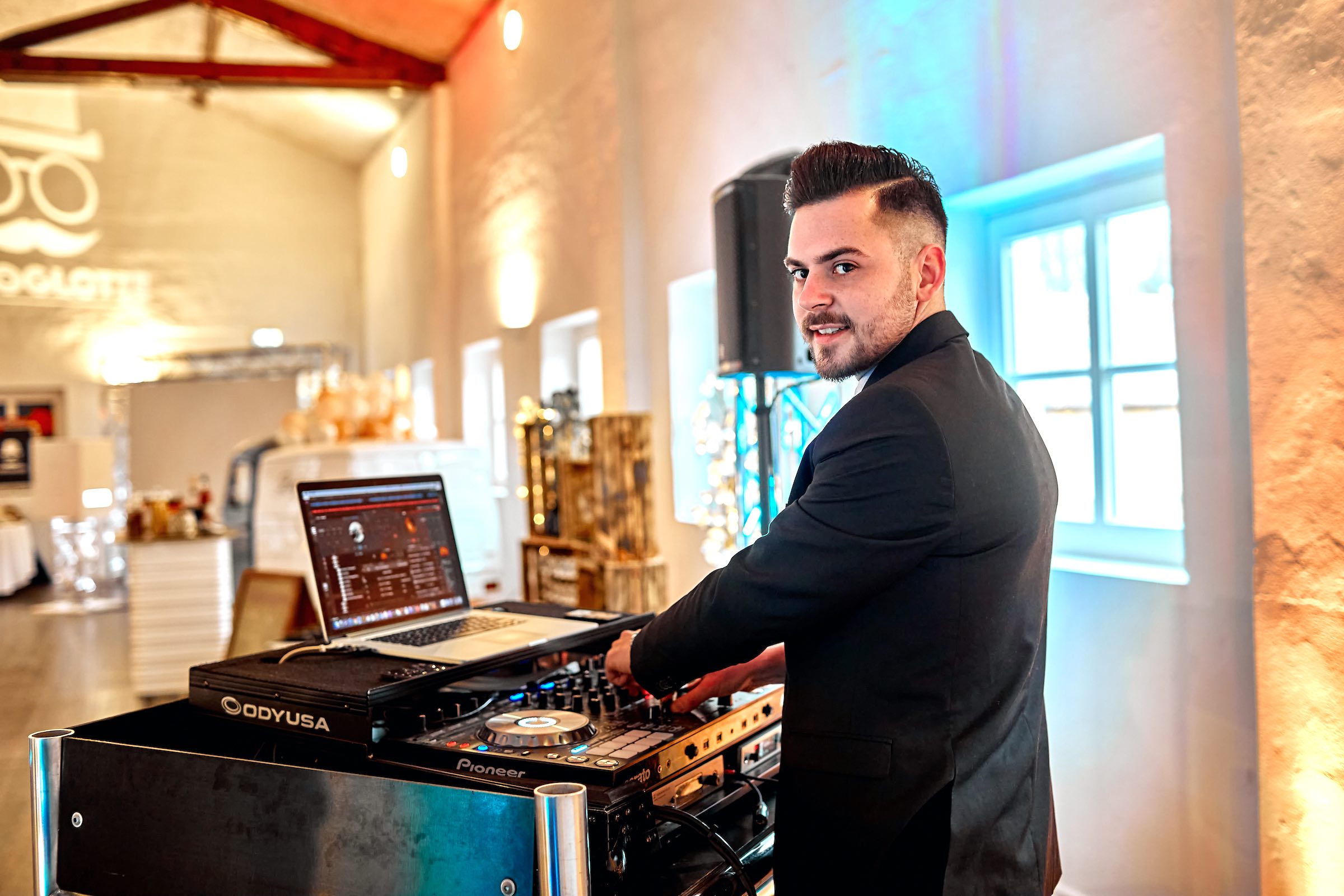 DJ | Hochzeit | Hannover | Marvin | Feike | Discjockey Messe | Event | DJ | Geburtstag | Betriebsfeier | Buchen | Discjockey | Mieten | Anfragen | Lehmann | Eventservice