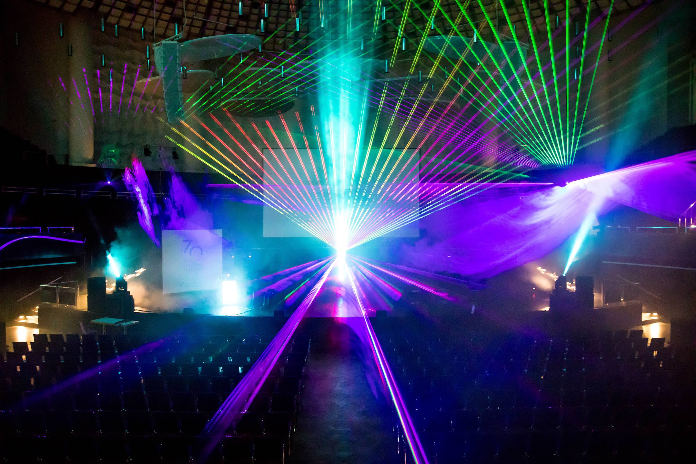 Lasershow | Laser | Lichtshow | Lightshow | Beamshow | Lichttechnik | Outdoor | Indoor | Hochzeit | Bühnenshow | Gala | Präsentation | Produkt | Event | Business | Buchen | Anfragen | Lehmann | Eventservice