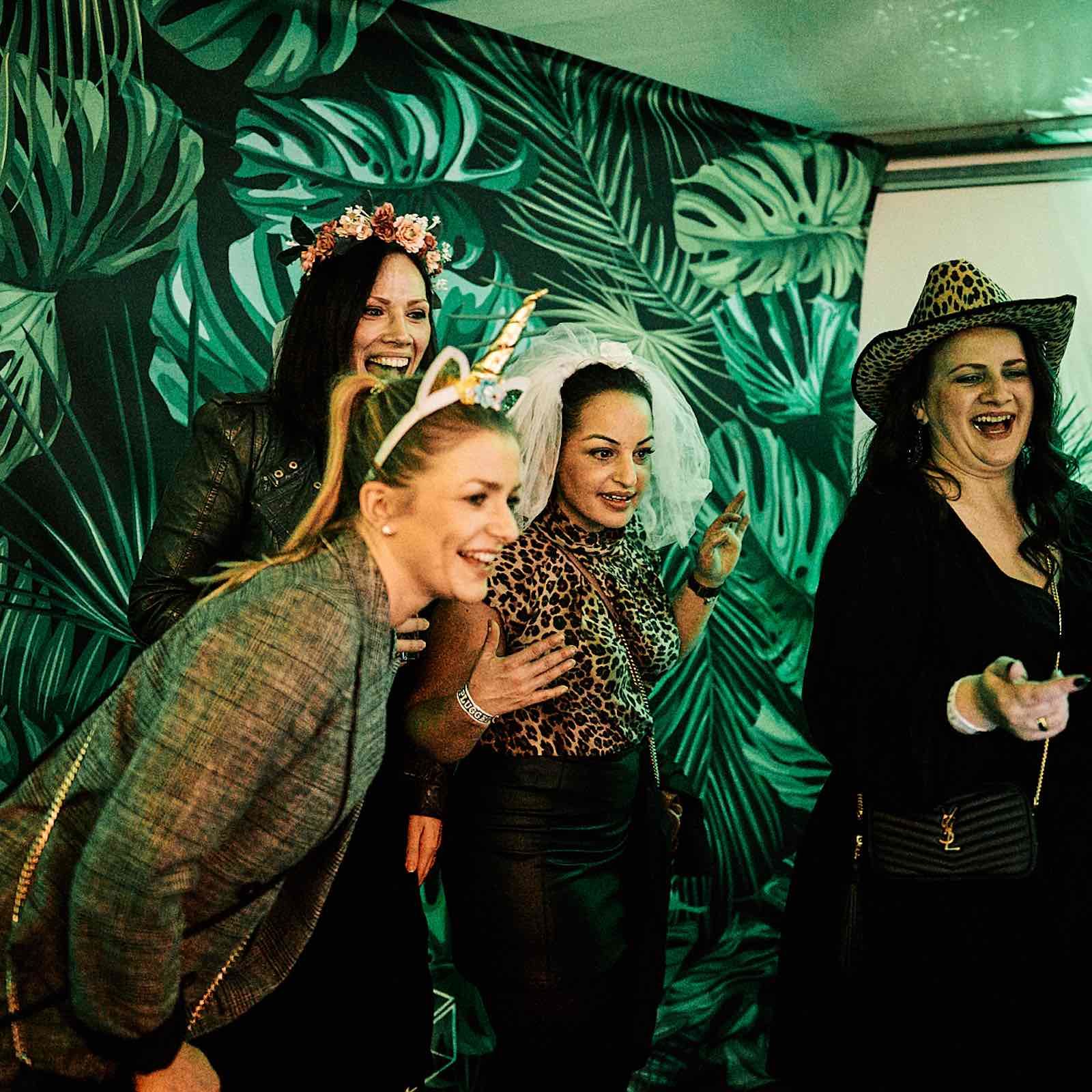 Fotobox | Hannover | Hameln | Peine | Braunschweig | Mieten | Hochzeit | Mieten | Fotoautomat | Photobooth | Sofortdruck | Druck | Flatrate | Buchen | Anfragen | Lehmann | Eventservice