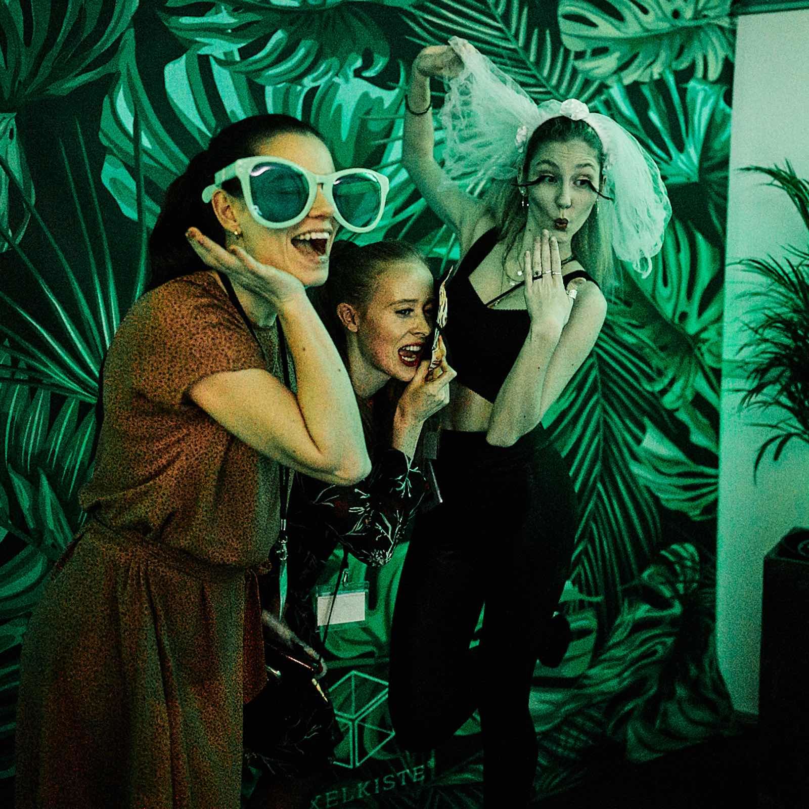 Fotobox | Hannover | Mieten | Hochzeit | Fotoautomat | Photobooth | Fotobooth | Sofortdruck | Druck | Flatrate | Fotokiste | Buchen | Anfragen | Lehmann | Eventservice