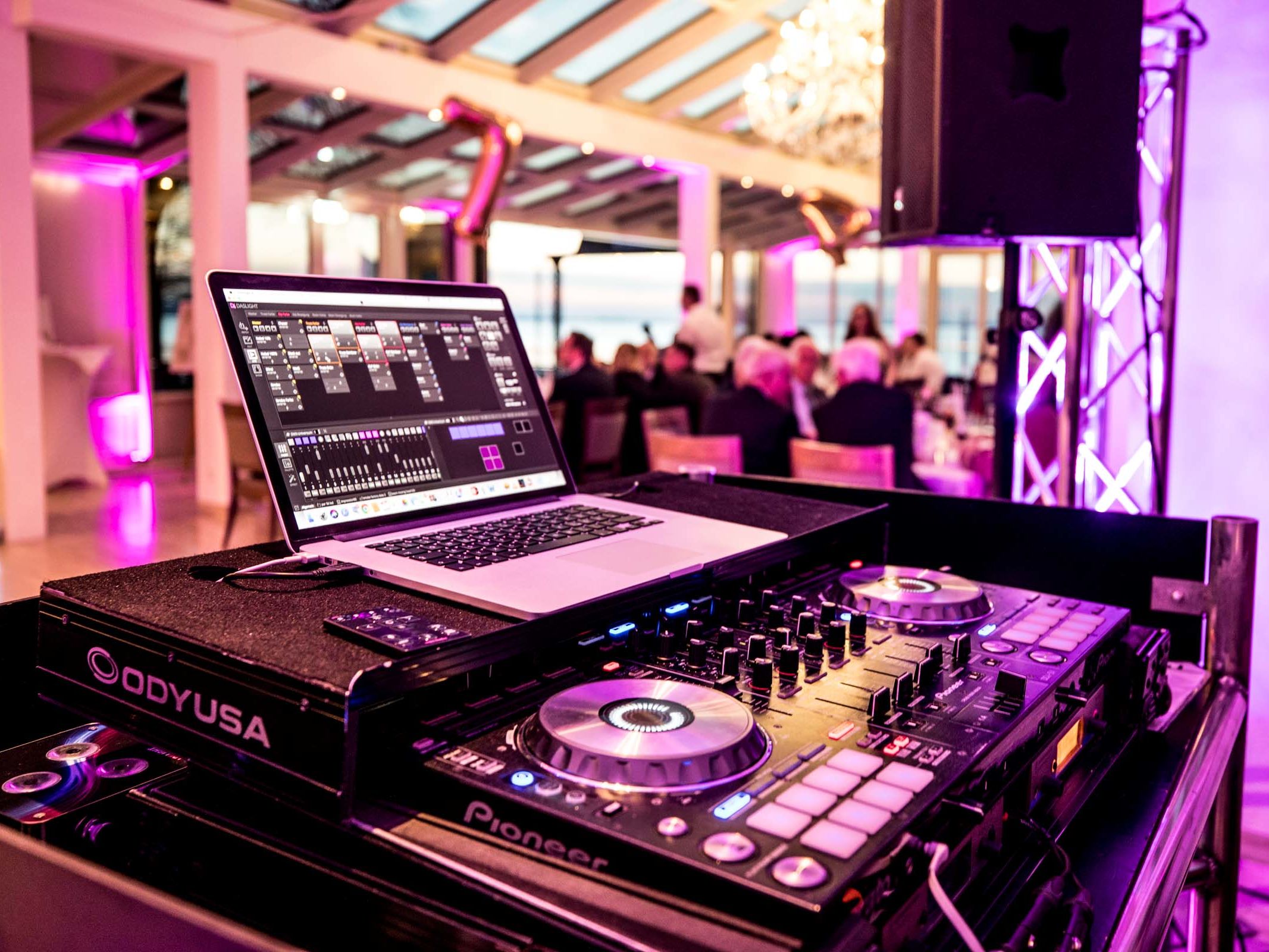 Lehmann | Eventservice | Location | Hannover | Steinhuder | Meer | DJ | Lichttechnik | Beleuchtung | Strandterrassen | Steinhude