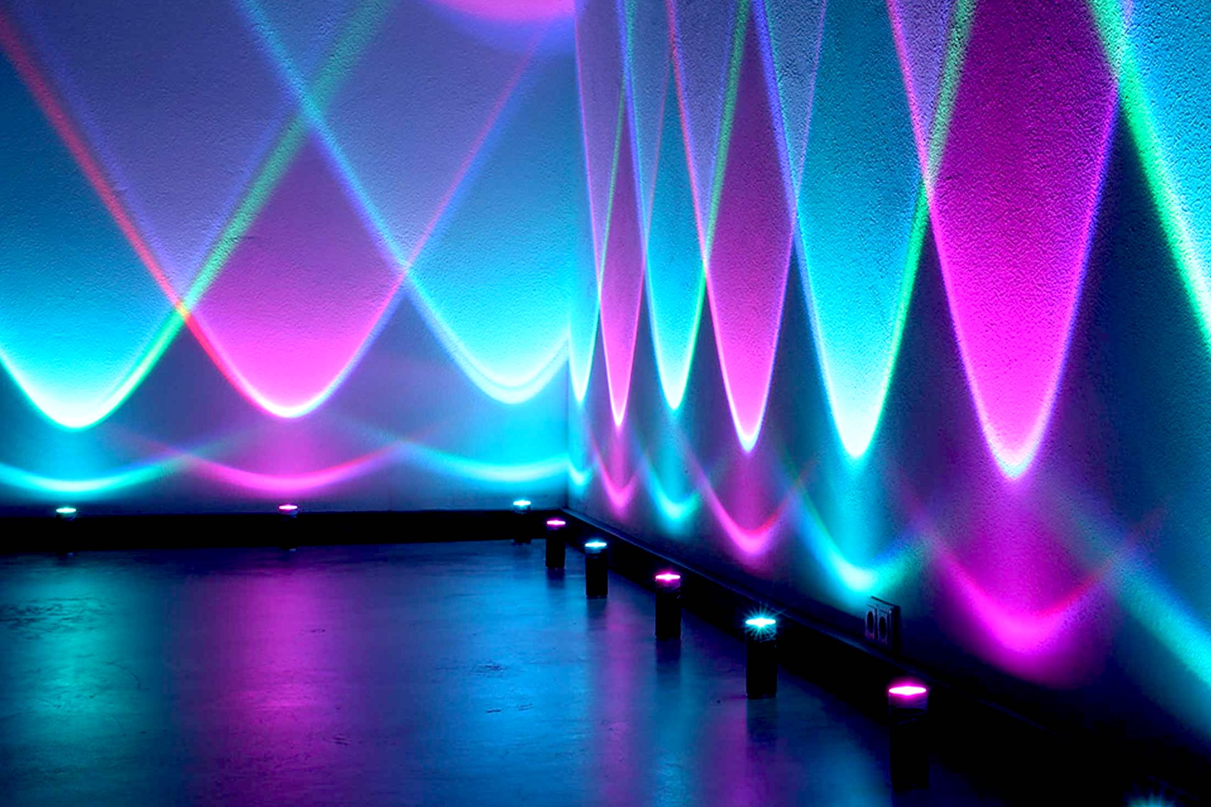 lichttechnik | Indoor | Ambiente | Beleuchtung | Veranstaltungstechnik | Fassadenbeleuchtung | Firmenfeier | Show | Gala | Akku | LED | Outdoor | Spots | Scheinwerfer | Mieten | Buchen