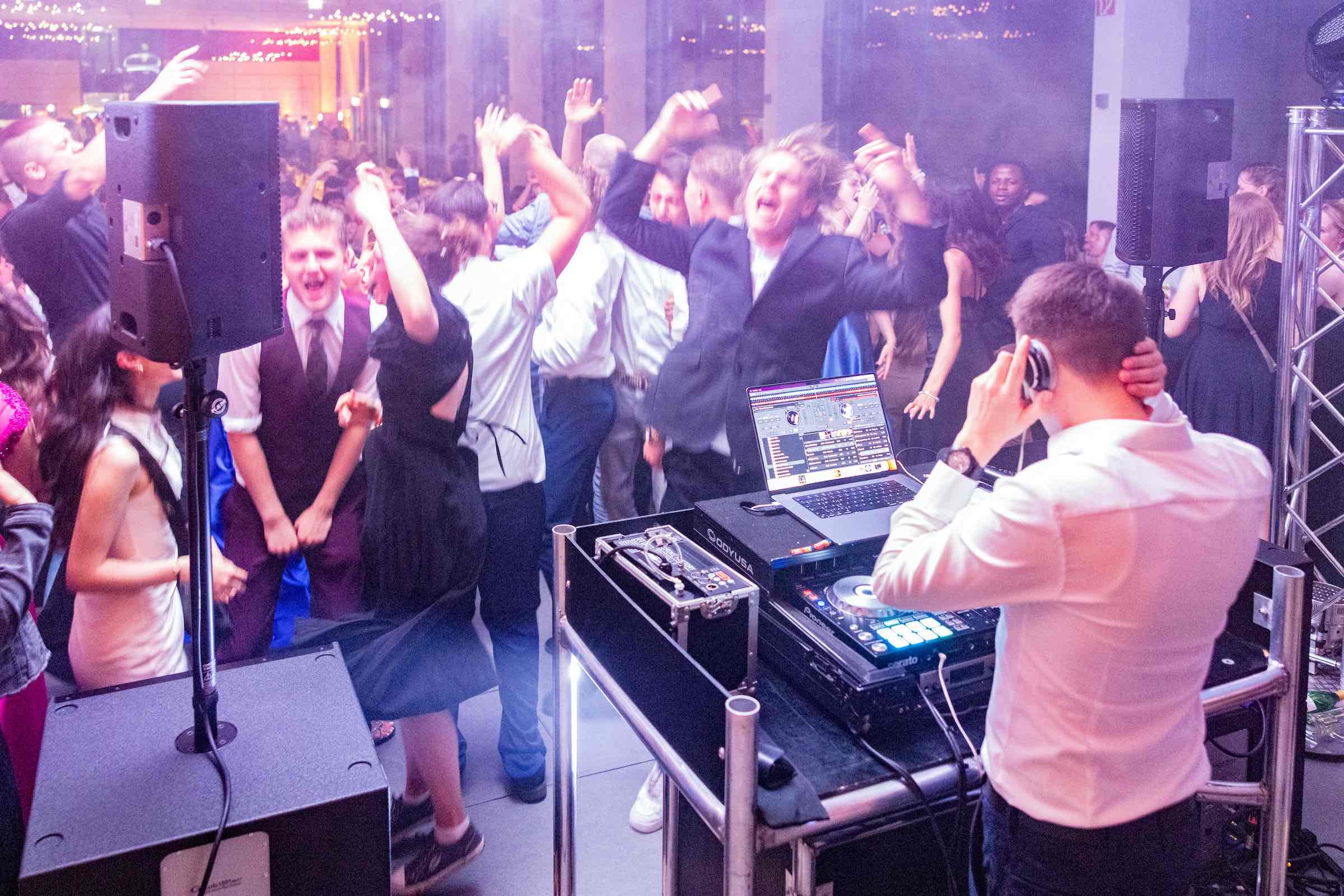 DJ | Hochzeit | DJ | Vincent | DJ | Firmenfeier | Hochzeits | DJ | Geburtstag | DJ | Mieten | DJ | Service | DJ | Agentur | DJ | Kosten | Anfragen | Lehmann | Eventservice