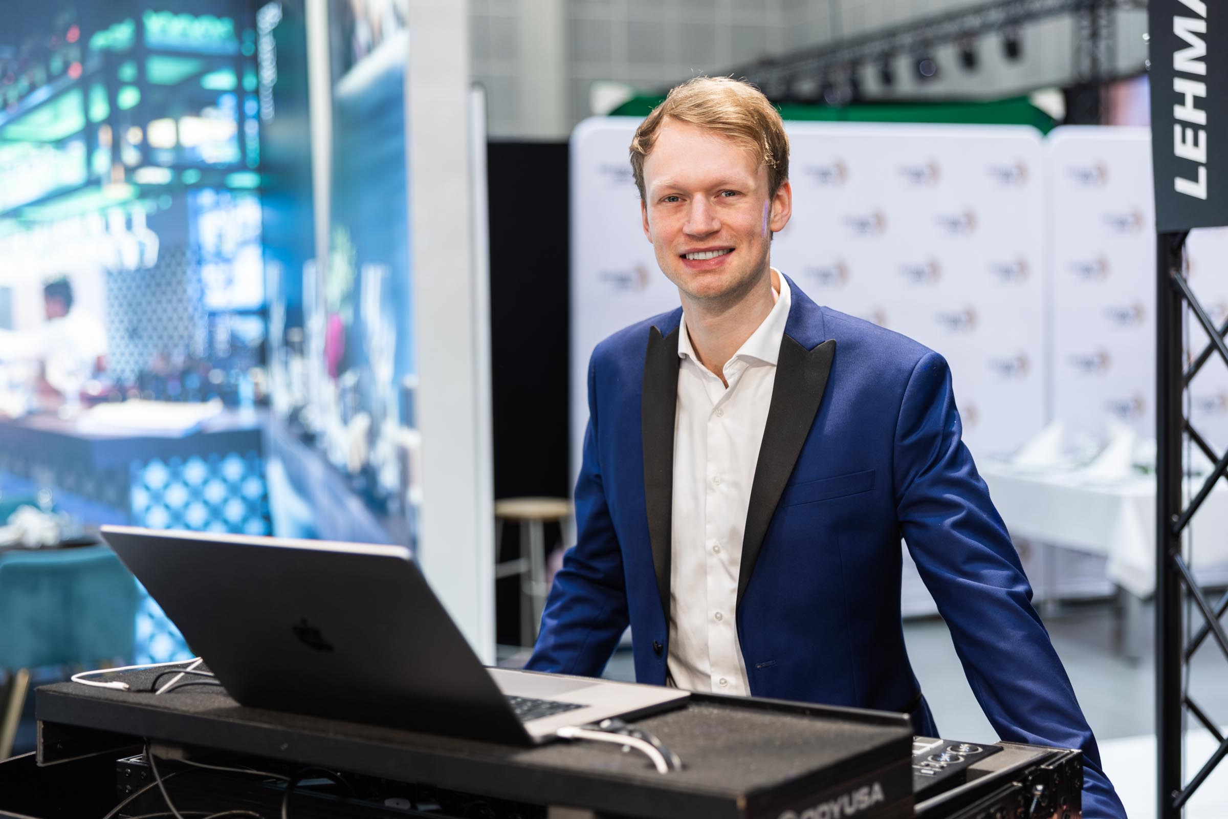 DJ | Hochzeit | Hannover | Buchen | Discjockey | Christoph | Wirtz | Messe | Geburtstag | Event | Anfragen | DJ | Agentur | Lehmann | Eventservice