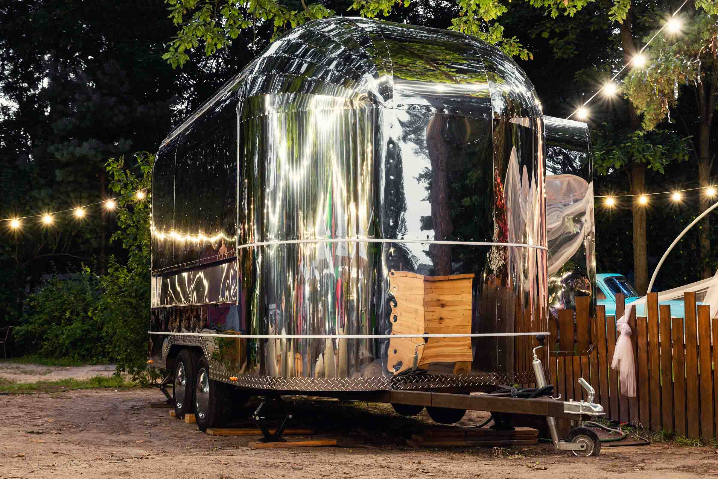 Foodtruck | Catering | Hannover | Bowls | Hochzeit | Sommerfest | Firmenevent | Burger | Pommer | Currywurst | Bratwurst | Asia | Kitchen | Pizza | Pasta | Festival | Air | Stream