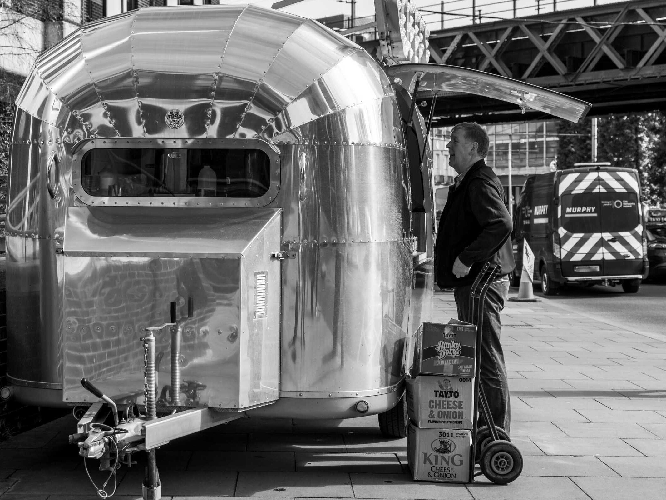Foodtruck | Catering | Hannover | Hameln | Braunschweig | Hochzeit | Sommerfest | Firmenevent | Burger | Pommer | Currywurst | Bratwurst | Asia | Kitchen | Pizza | Pasta | Festival | Air | Stream