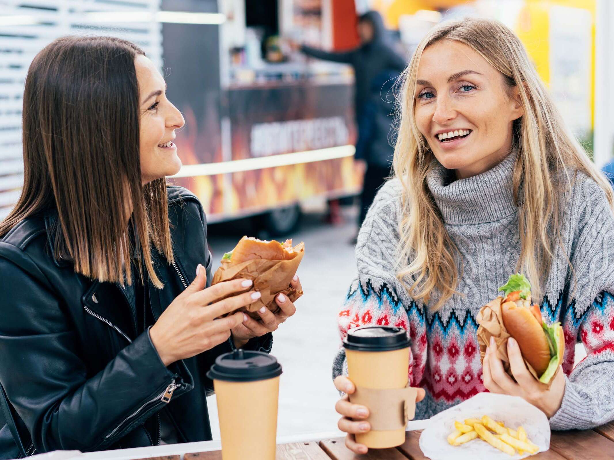 Foodtruck | Festival | Hannover | Bowls | Hochzeit | Sommerfest | Firmenevent | Burger | Pommer | Currywurst | Bratwurst | Asia | Kitchen | Pizza | Pasta | Festival | Air | Stream | Lehmann | Eventservice
