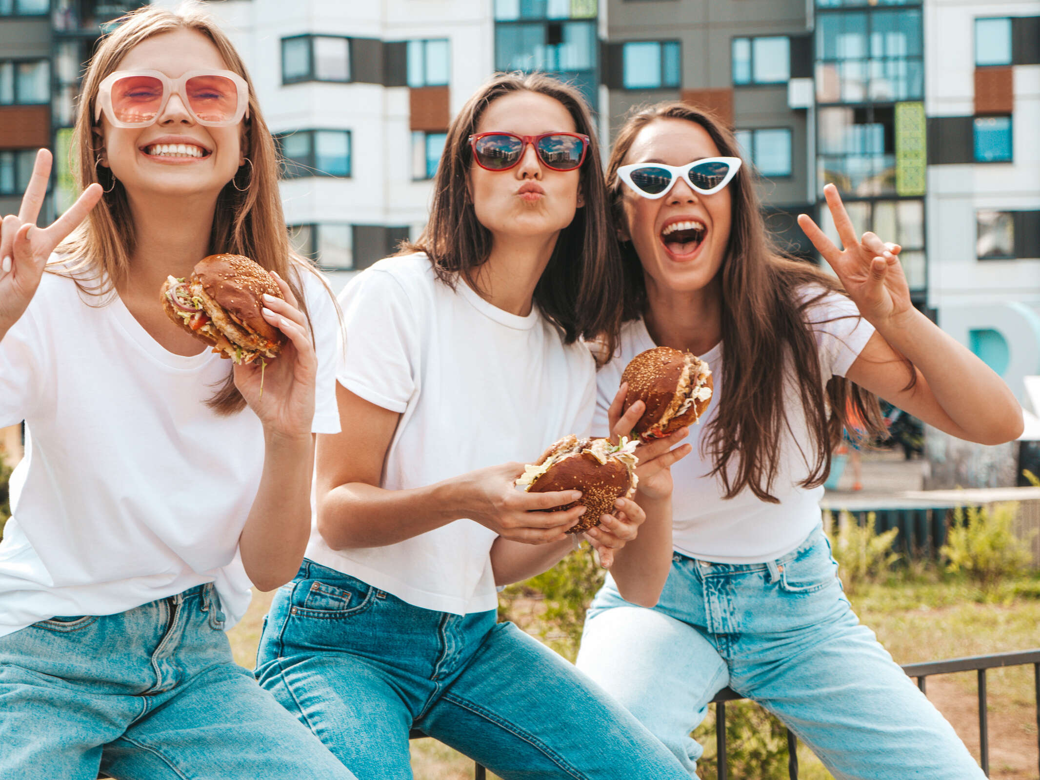Foodtruck | Mieten | Hannover | Bowls | Hochzeit | Sommerfest | Firmenevent | Burger | Pommer | Currywurst | Bratwurst | Asia | Kitchen | Pizza | Pasta | Festival | Air | Stream | Lehmann | Eventservice