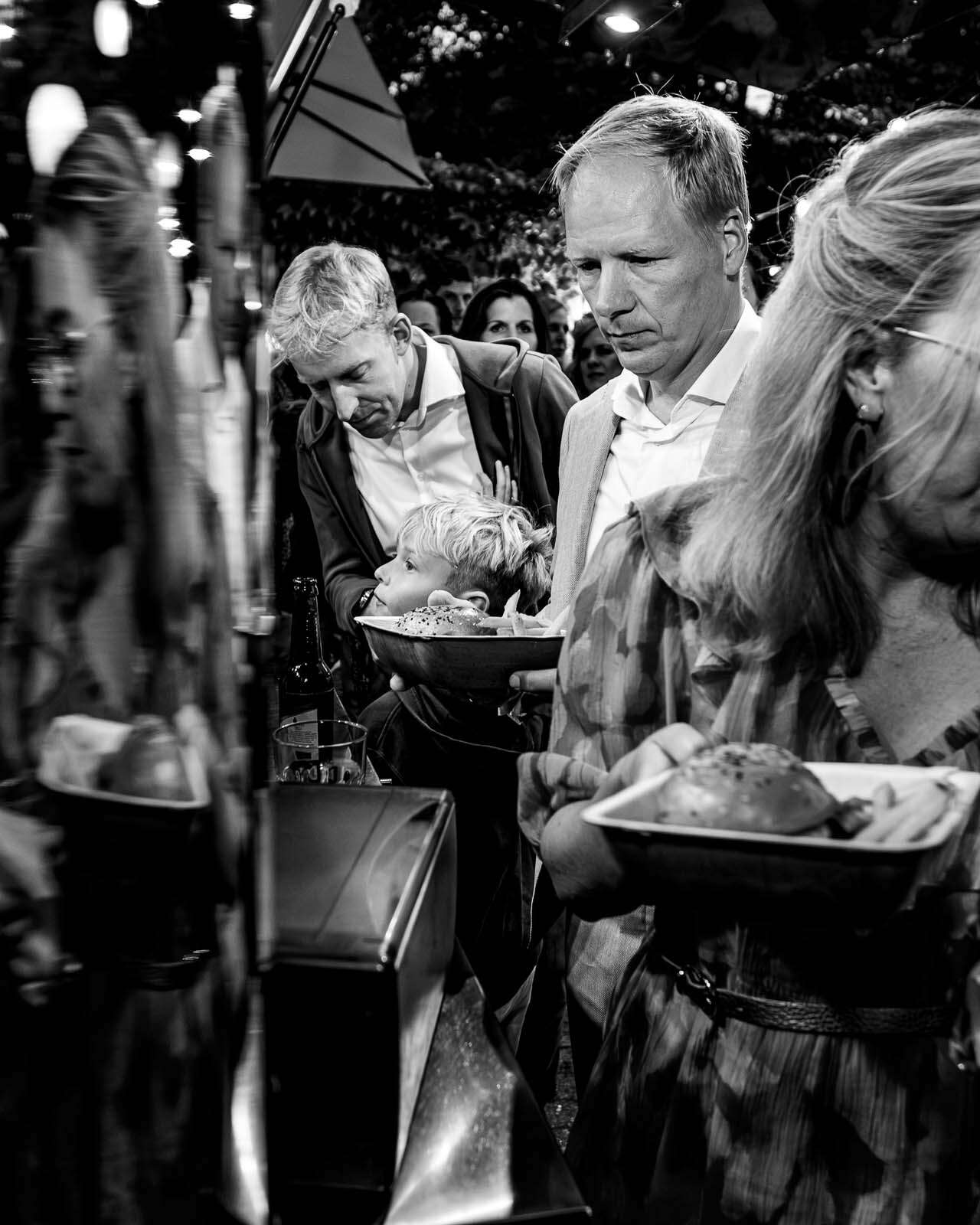 oodtruck | catering | hannover | live | cooking | grill | paella | wraps | pulled | pork | falafel | frisch | vor | ort | nachhaltig | regional | mobil | setup | strom | autark | professionelles | team