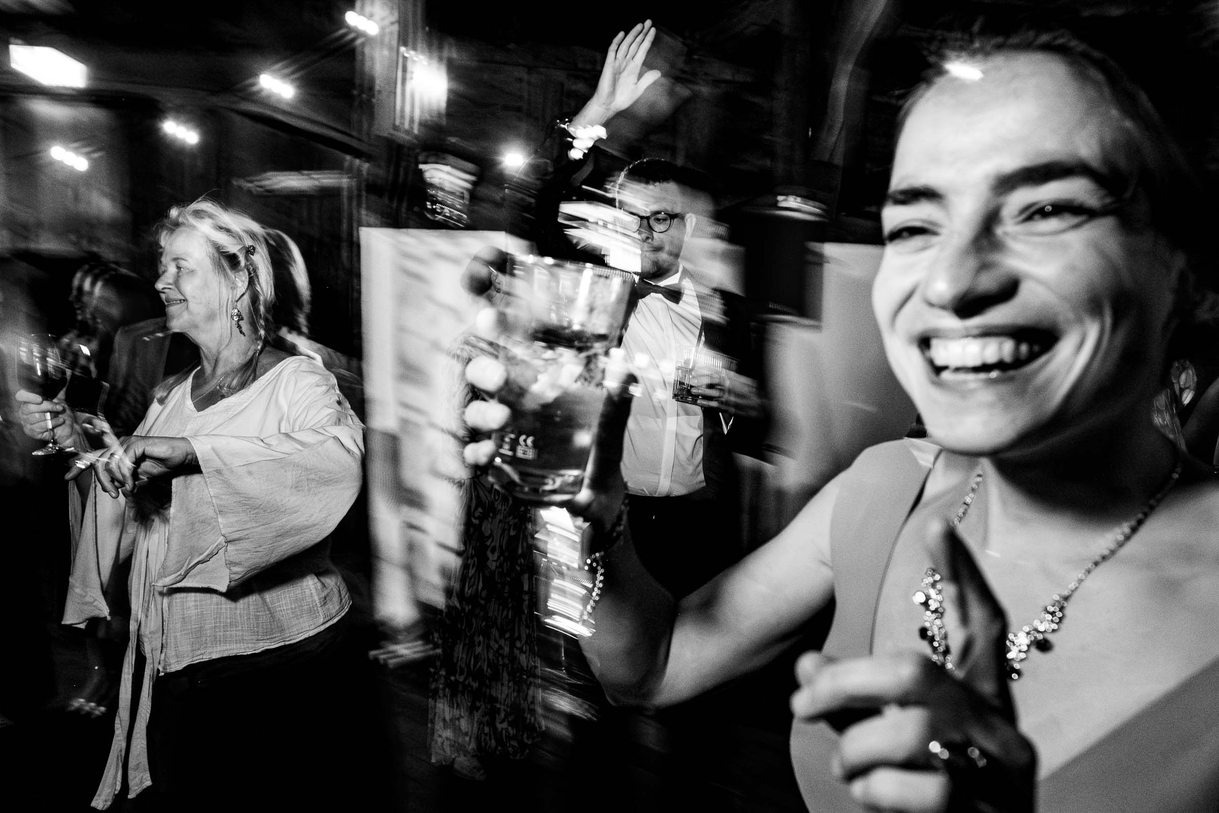 spontan | tanz | mit | freunden | closeup | energy | vibes | hochzeitsdj | hannover | meyers | hof